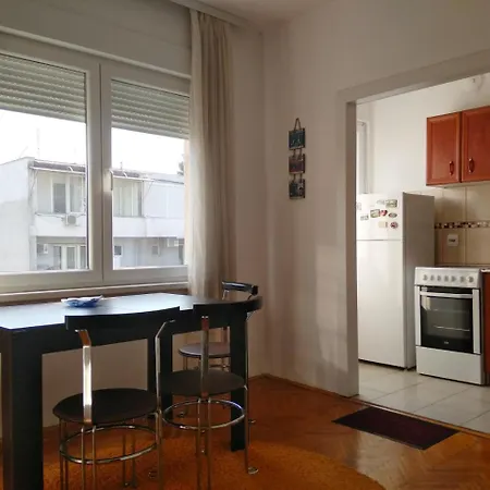 Cozy Near Centar شقة بودغوريتْسا